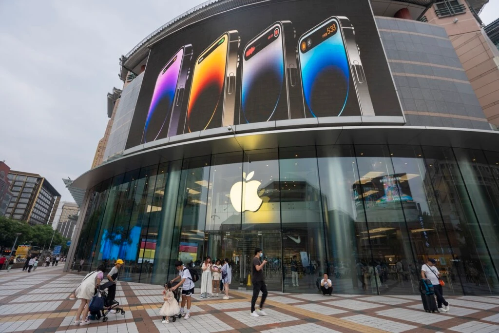 Apple Wangfujing Store – Beijing, China